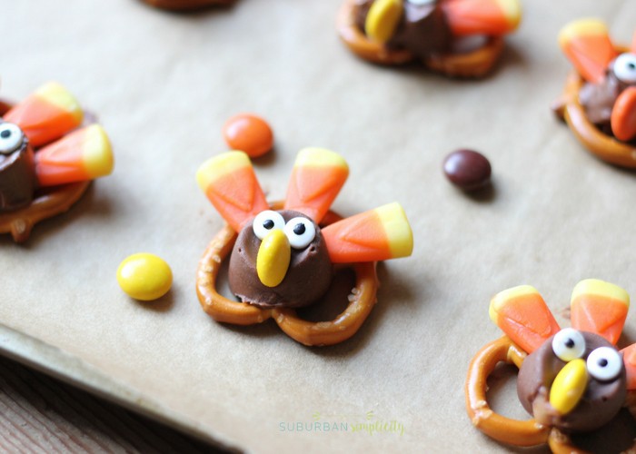 Adorable Candy Pretzel Turkey Bites | Goodcookwannabe | Copy Me That