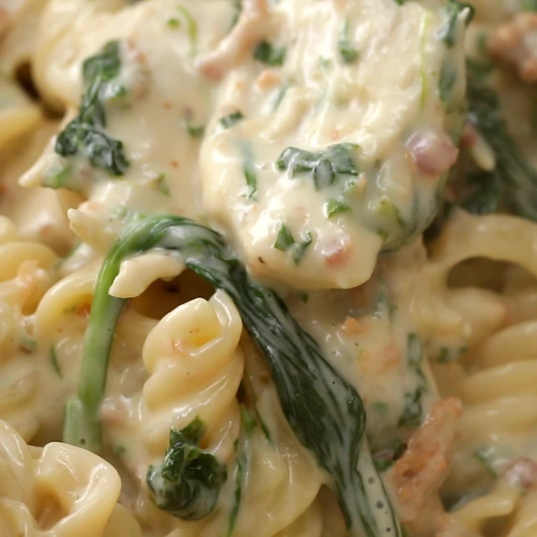 Chicken Spinach Alfredo Rotini Pasta Recipe by Tasty | Mariana | Copy