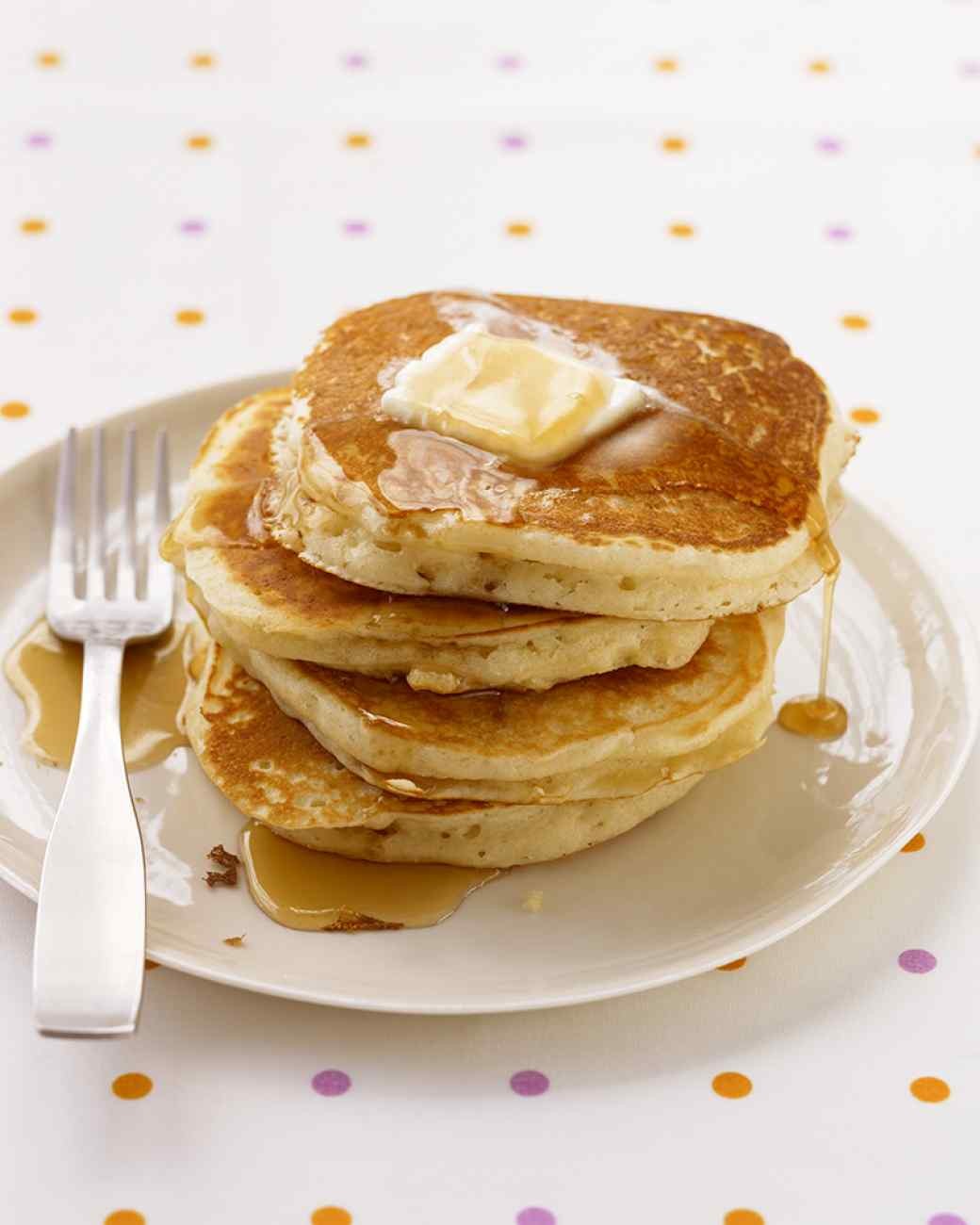 Easy Basic Pancakes Recipe (With Video and Step by Step)