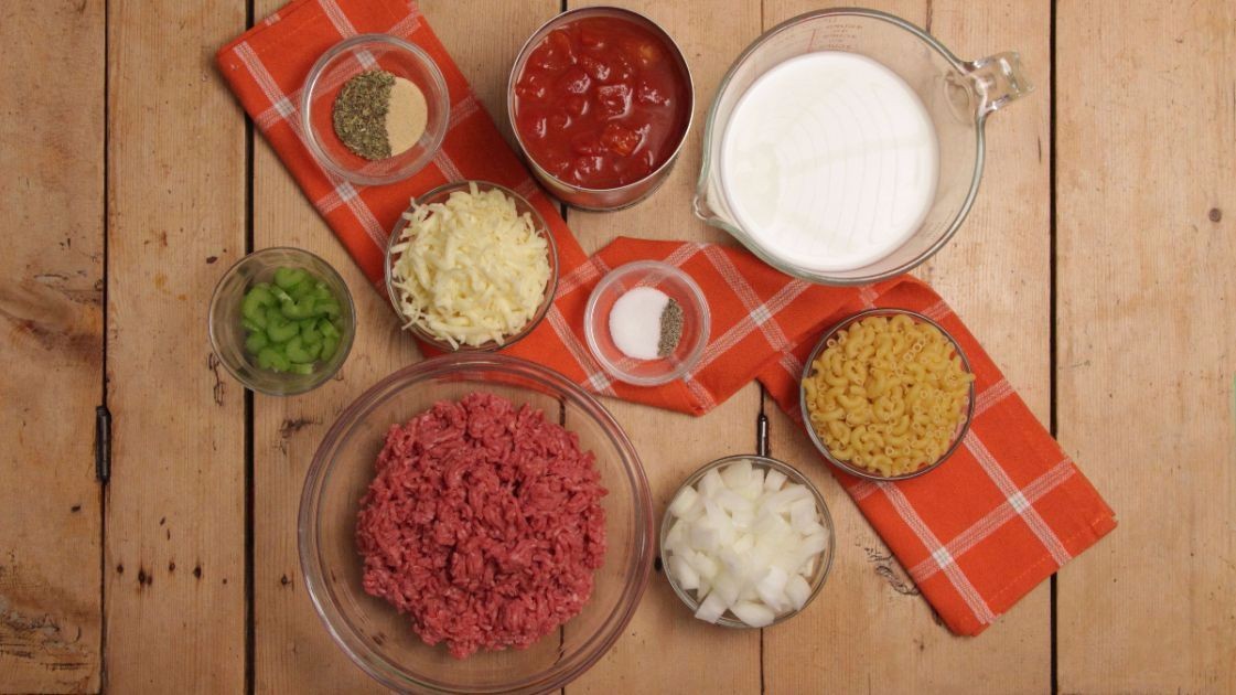 How to Make Elbow Macaroni with Ground Beef and Tomato Sauce (Video