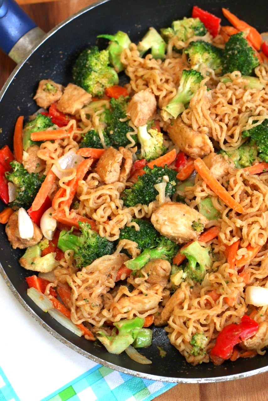 ramen-noodle-chicken-stir-fry-with-peanut-sauce-quick-easy